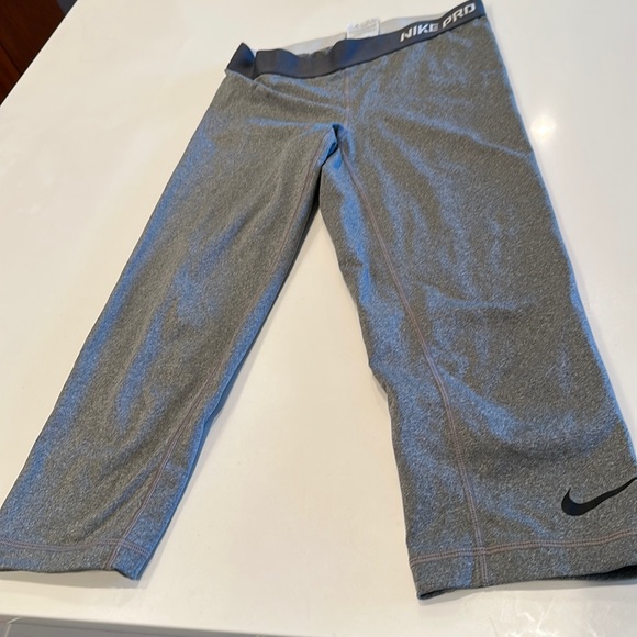 Nike athletic capris leggings - Picture 1 of 1